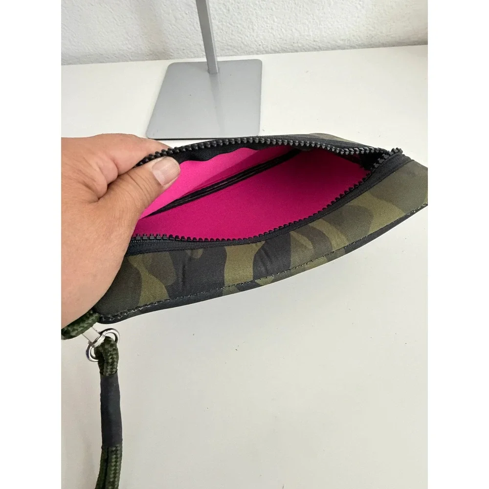 Unbranded neoprene wristlet